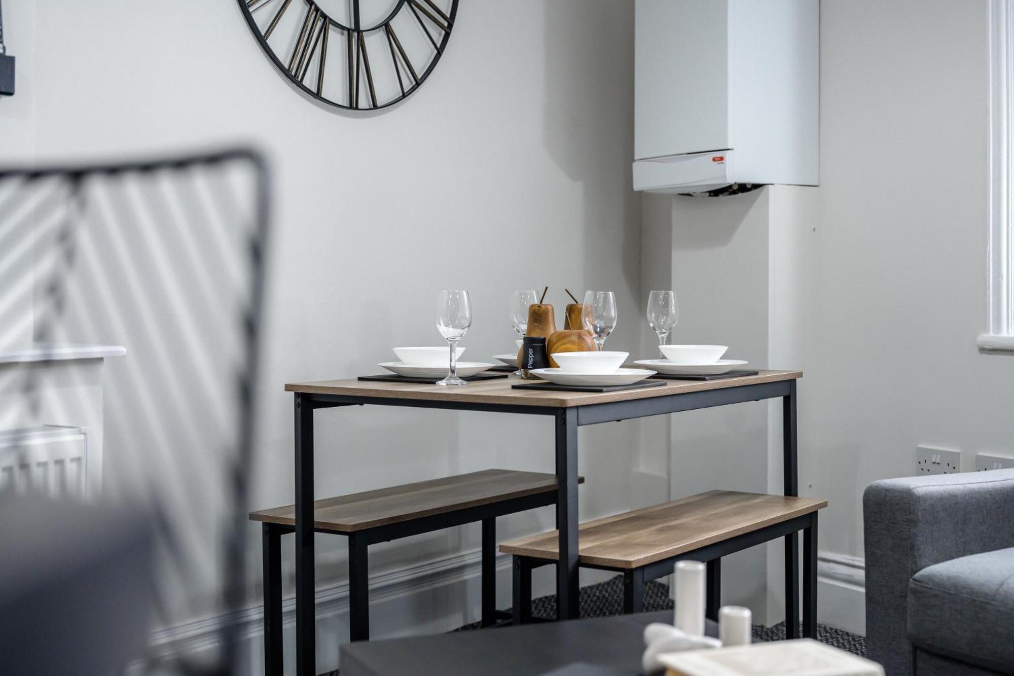 Anfield Cosy Stays - Air Host & Stay - Sleeps 14 Liverpool Ngoại thất bức ảnh