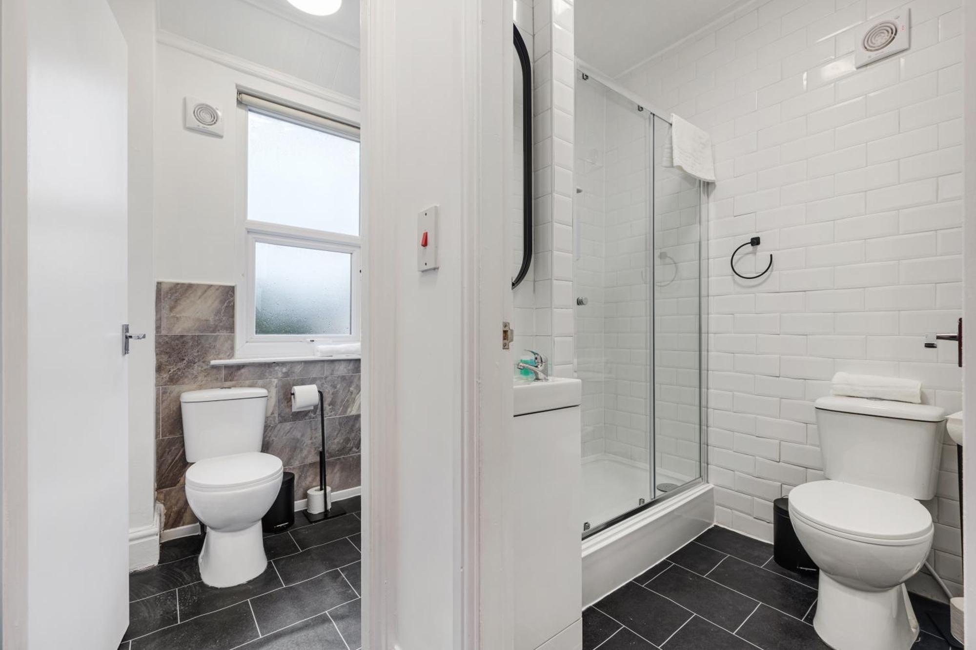 Anfield Cosy Stays - Air Host & Stay - Sleeps 14 Liverpool Ngoại thất bức ảnh