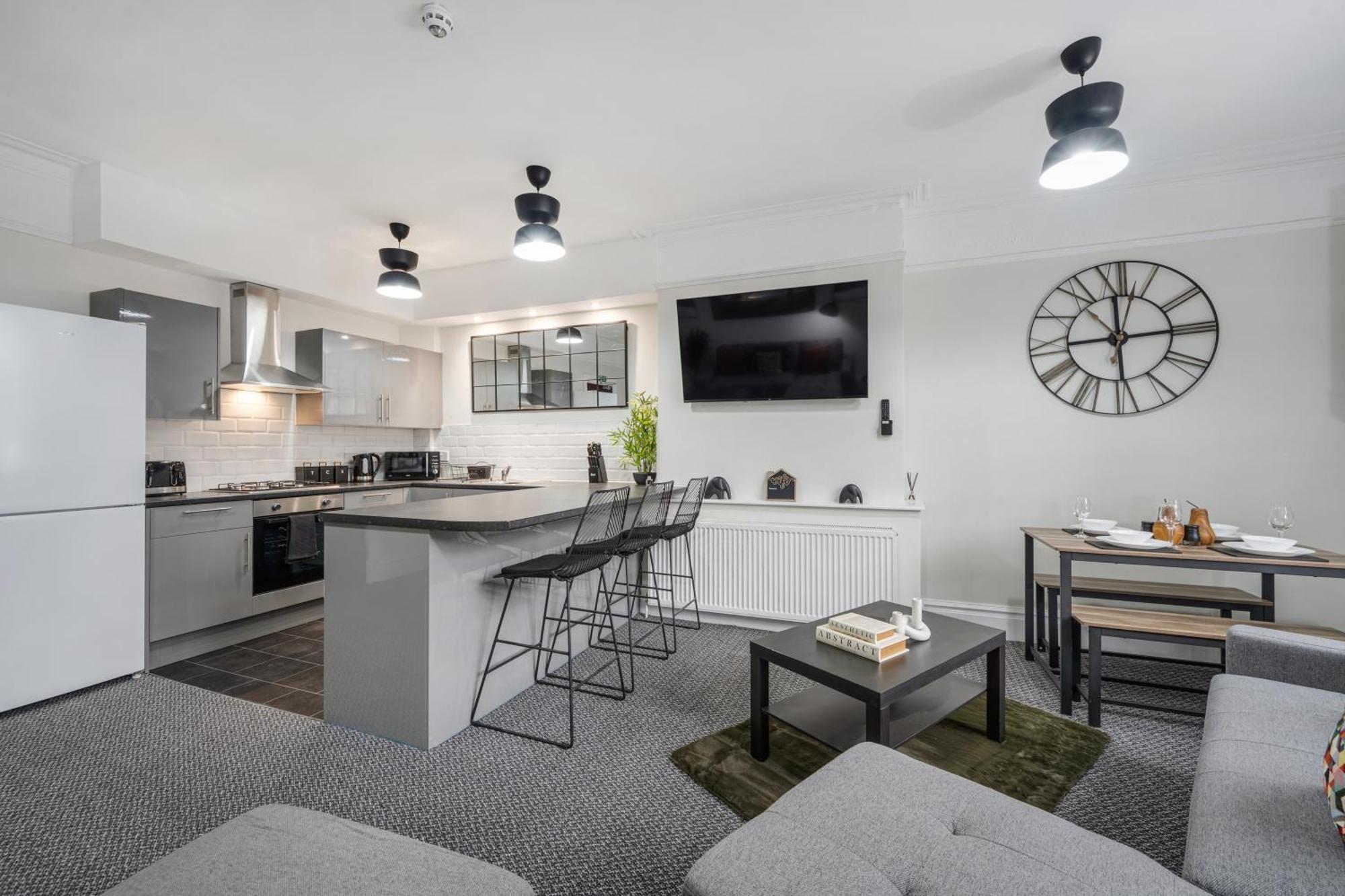 Anfield Cosy Stays - Air Host & Stay - Sleeps 14 Liverpool Ngoại thất bức ảnh