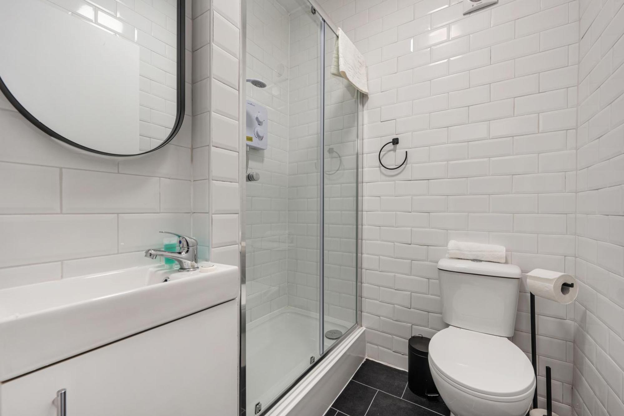 Anfield Cosy Stays - Air Host & Stay - Sleeps 14 Liverpool Ngoại thất bức ảnh