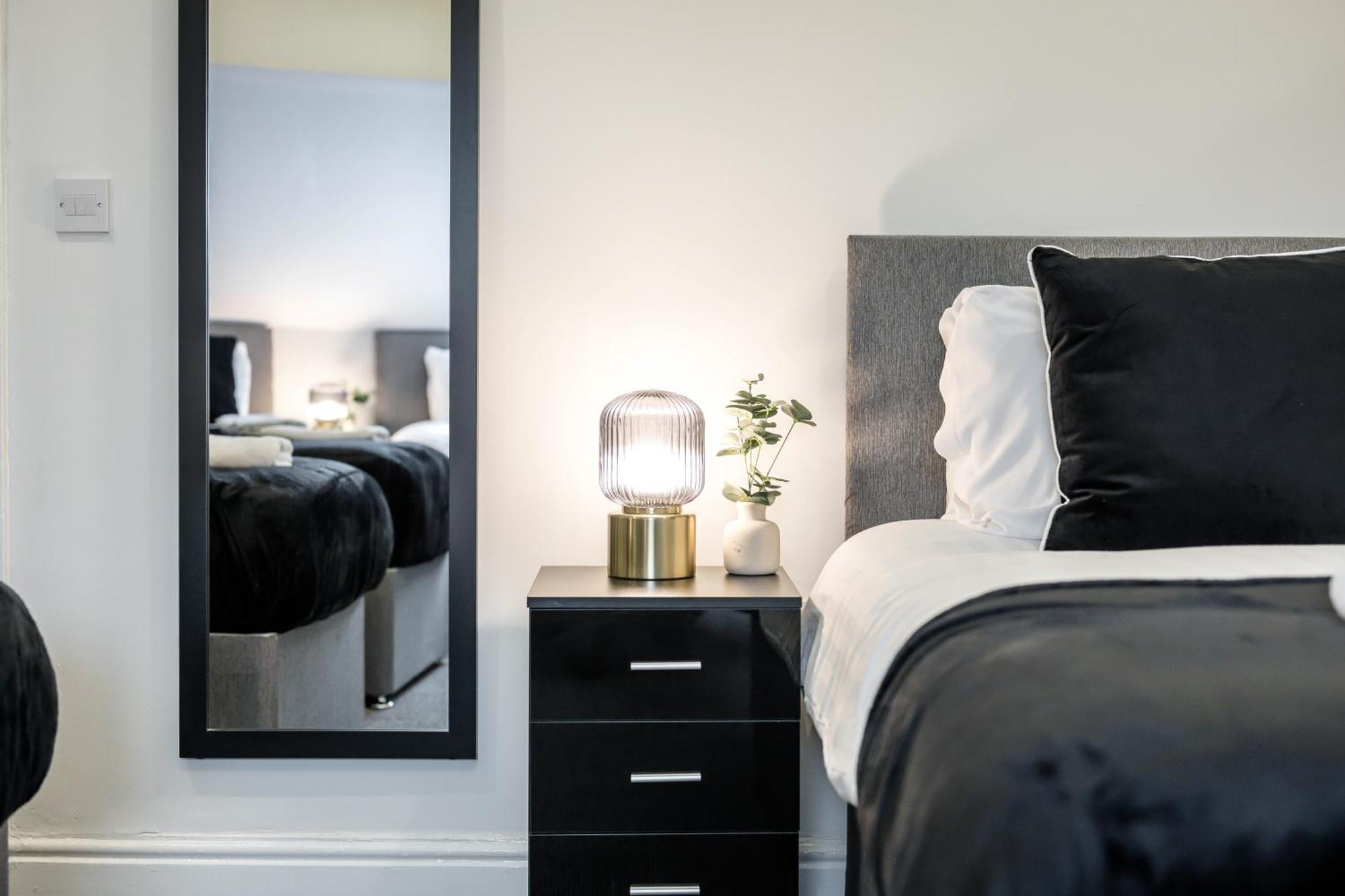 Anfield Cosy Stays - Air Host & Stay - Sleeps 14 Liverpool Ngoại thất bức ảnh